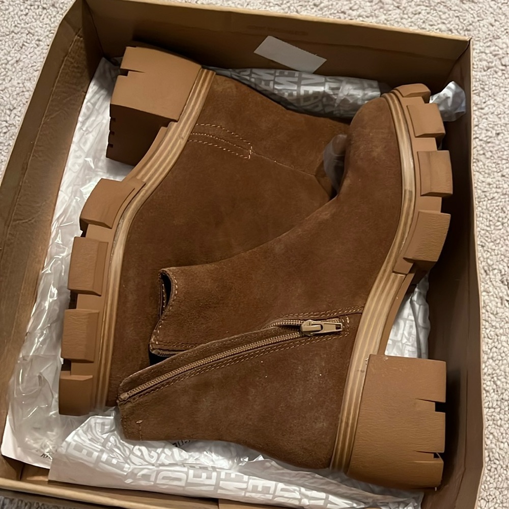 Size 8.5 Steve Madden Boots